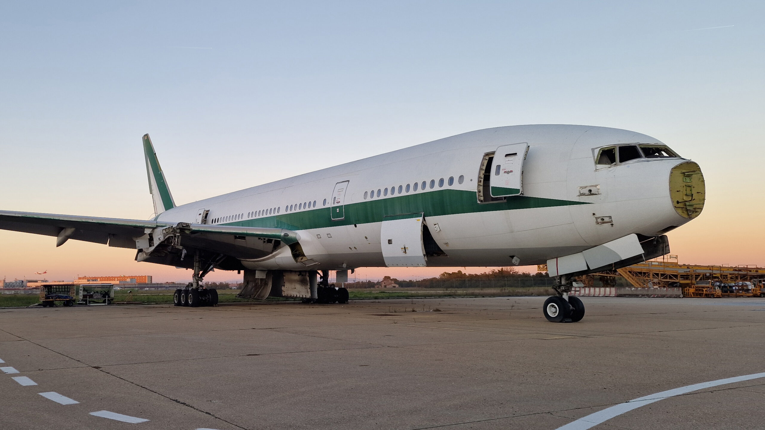 Teardown Boeing 777-200ER MSN32857 | LN:424 - TDA